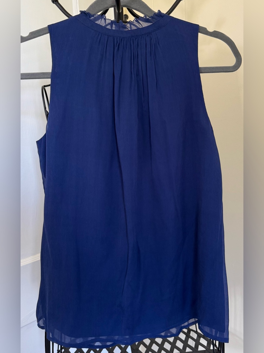 JCREW Sleeveless Button Front Blouse |Ruffle Neck Chiffon Top | Size 00 NWT - Picture 2 of 7